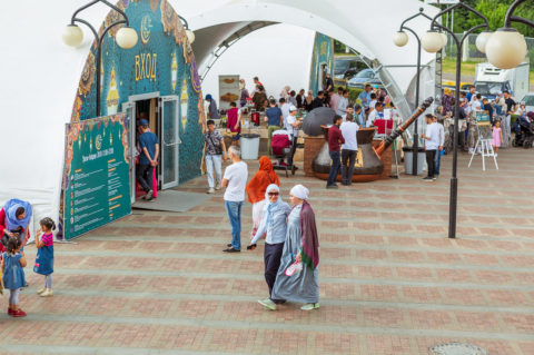 В Шатре Рамадана впервые прошел городской праздник в честь Ураза-байрам